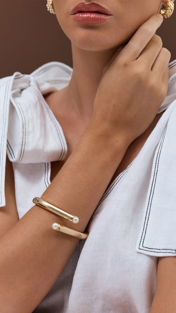 Hinged Pearl End Event Bangle