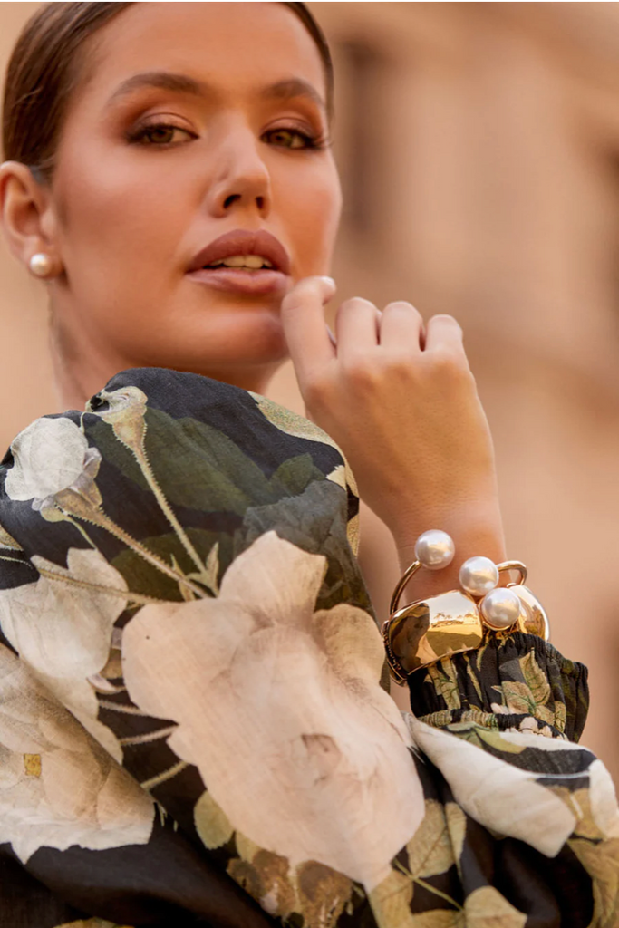 PEARL CENTRE HINGED BANGLE GOLD CREAM pearlsandroseslifestyle